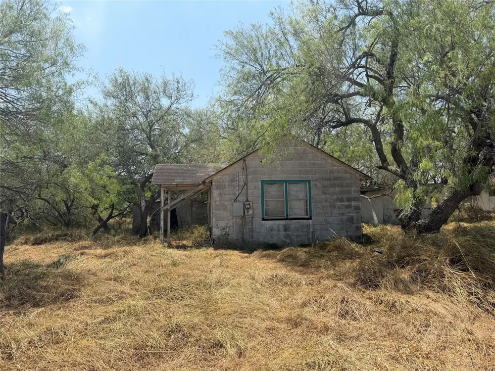 301 E County Road 2280 Riviera, TX 78379