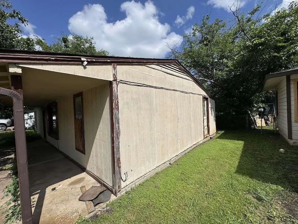 905 Euclid Street Cleburne, TX 76033