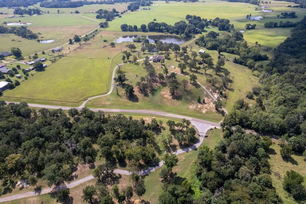 4149 An County Road 2202 Palestine, TX 75803