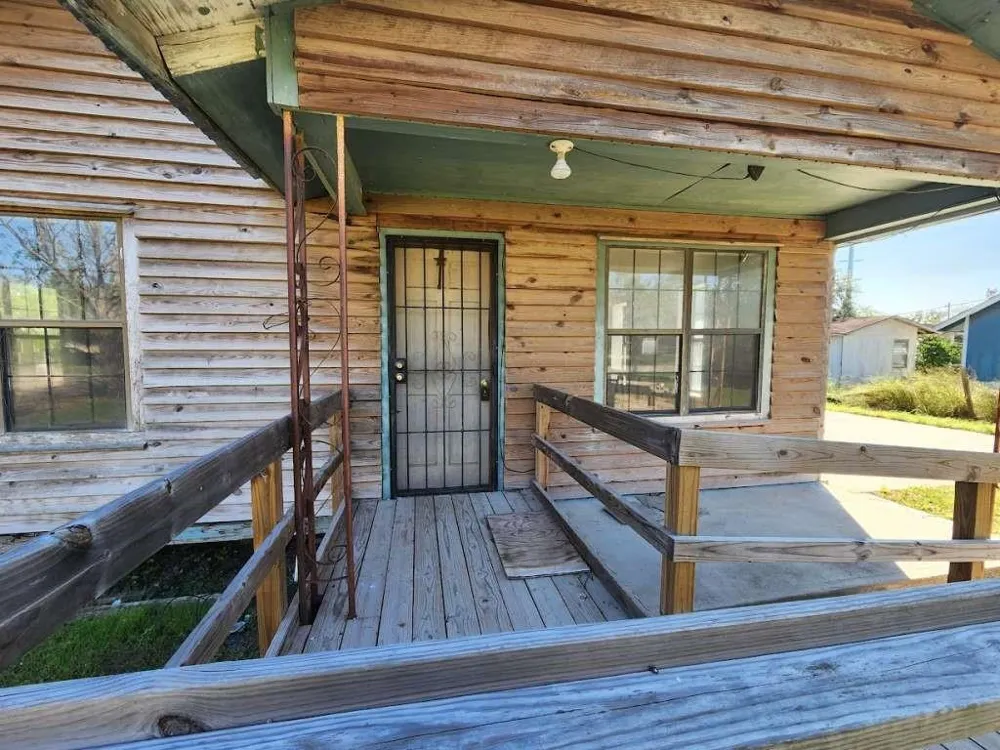 124 County Road 466 Alice, TX 78332