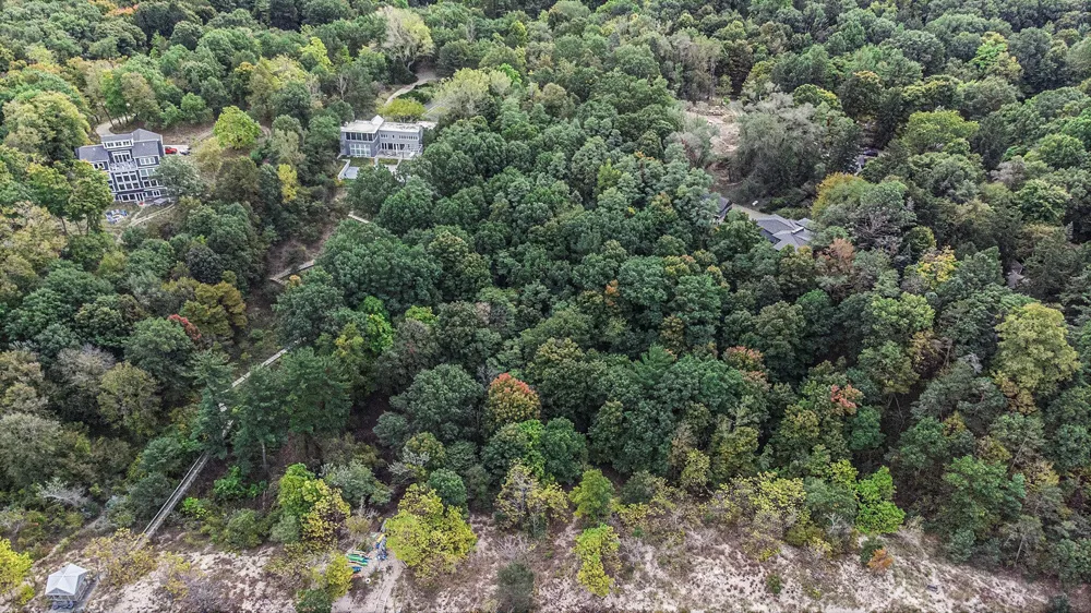 13 Dune Road Harbert, MI 49115