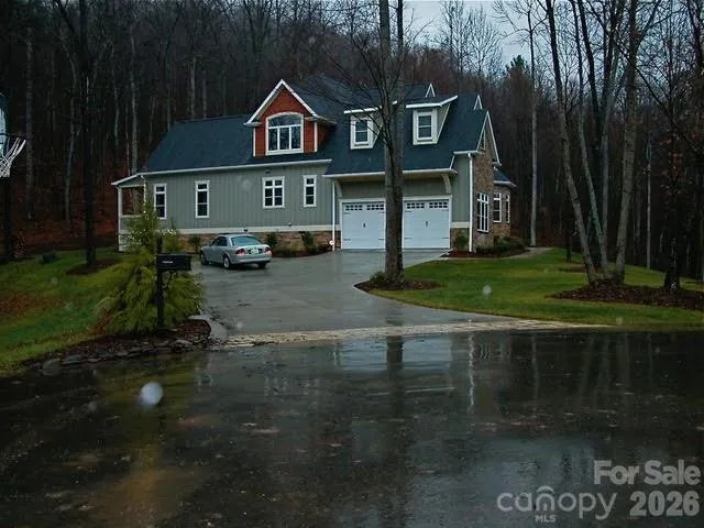 52 Hope View Road Swannanoa, NC 28778