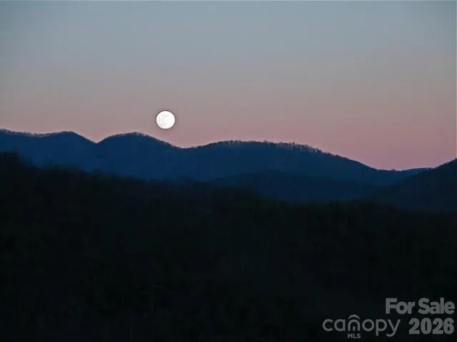 52 Hope View Road Swannanoa, NC 28778