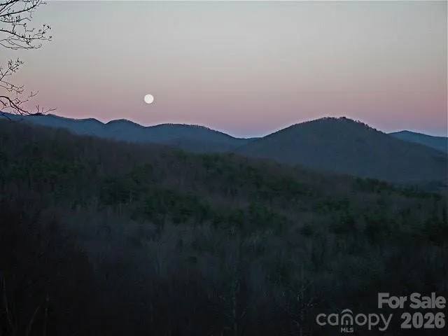 52 Hope View Road Swannanoa, NC 28778