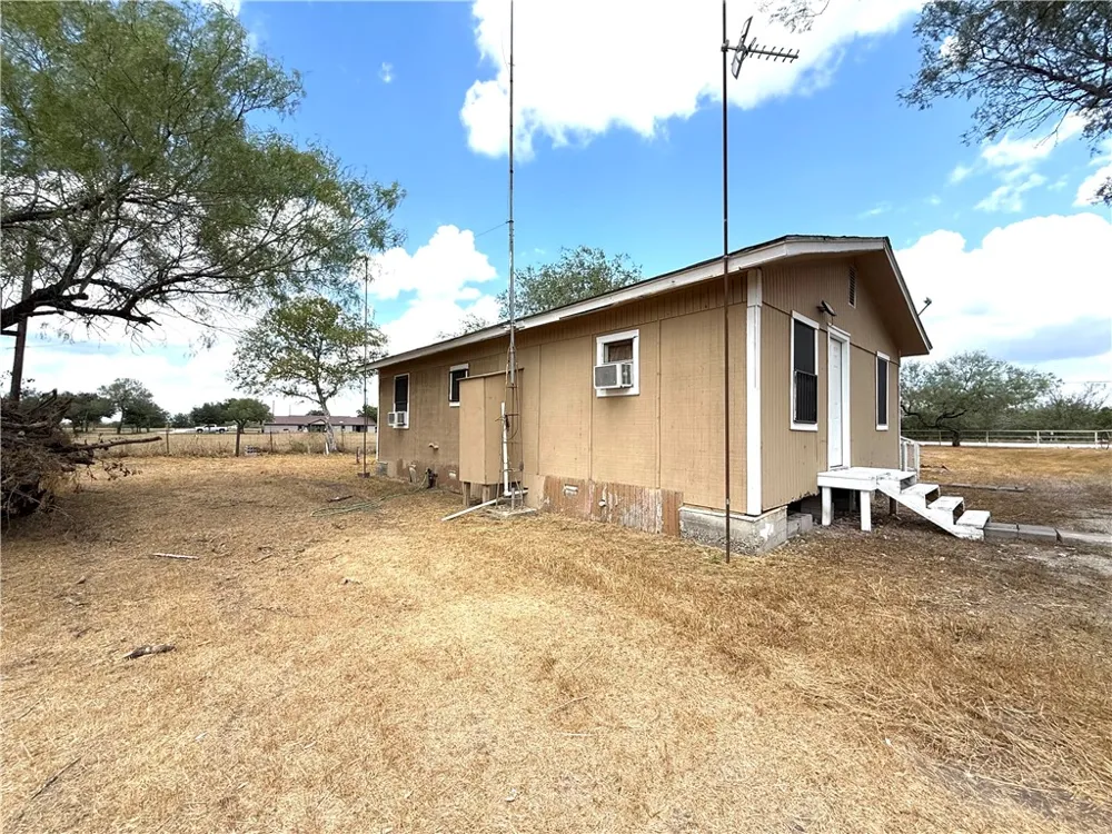 147 County Road 153 Alice, TX 78332