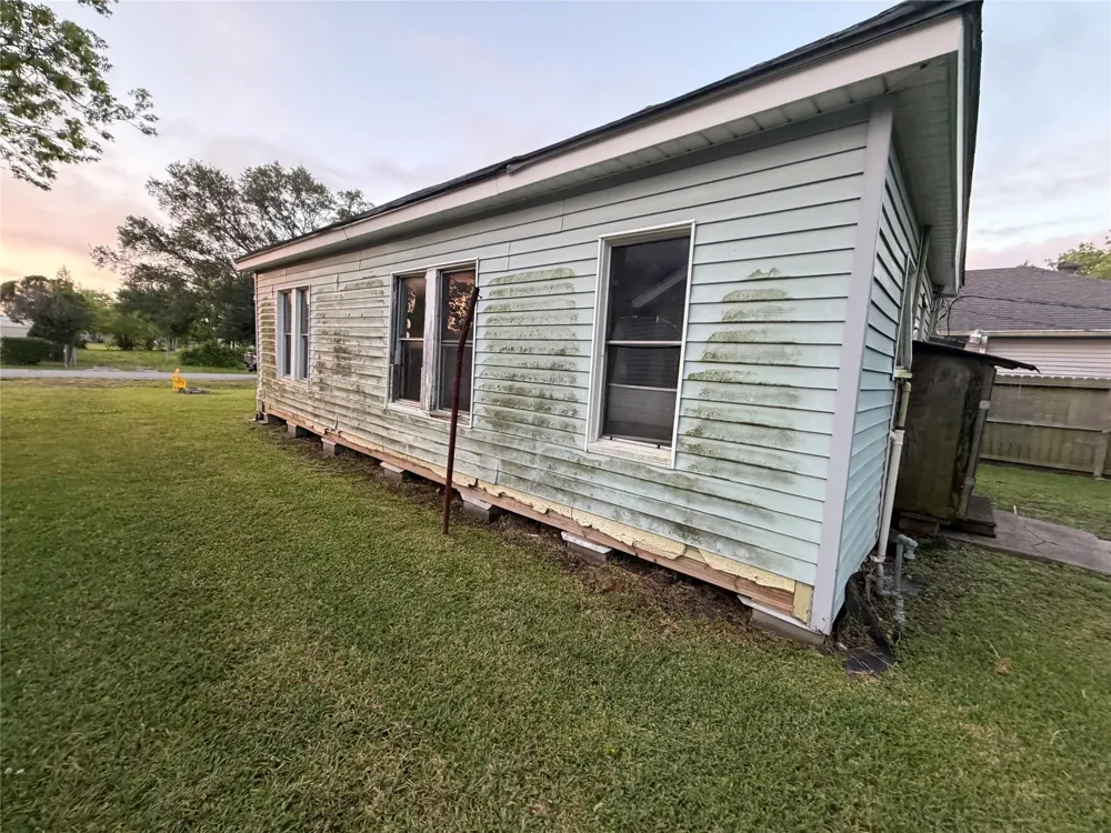 845 13th Street Port Arthur, TX 77640
