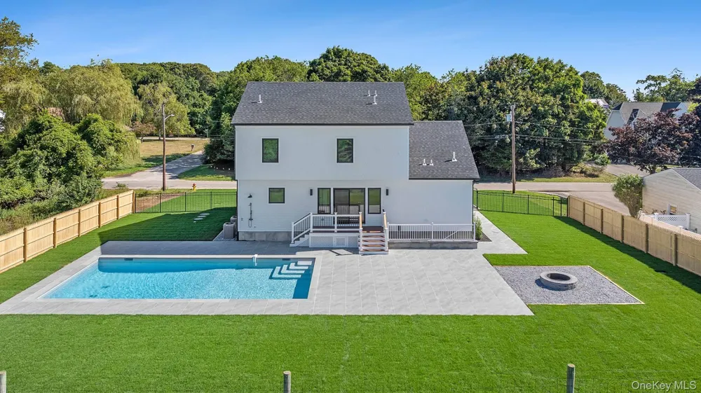 1900 Gillette Drive East Marion, NY 11939