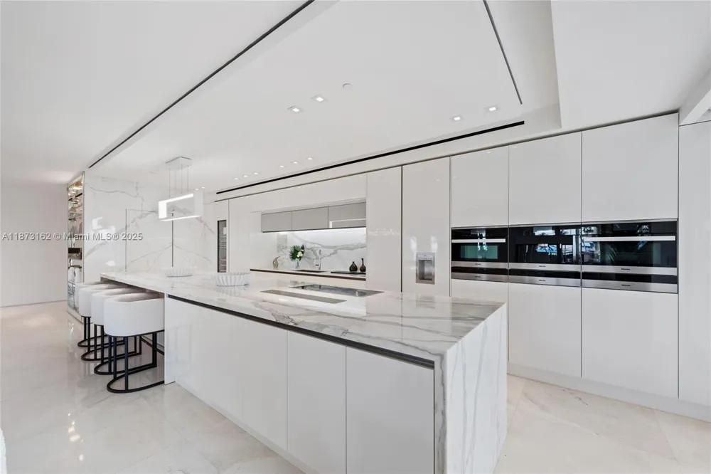 7921 Fisher Island Dr #7921 Miami Beach, FL 33109
