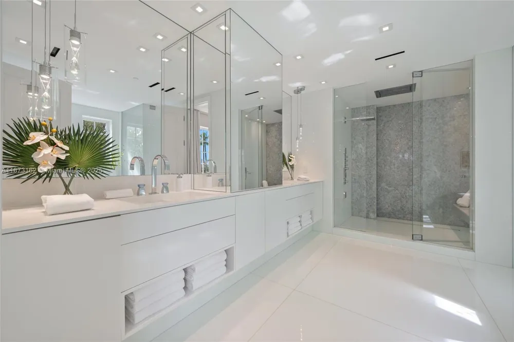 7921 Fisher Island Dr #7921 Miami Beach, FL 33109