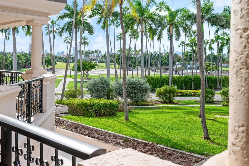 7921 Fisher Island Dr #7921 Miami Beach, FL 33109