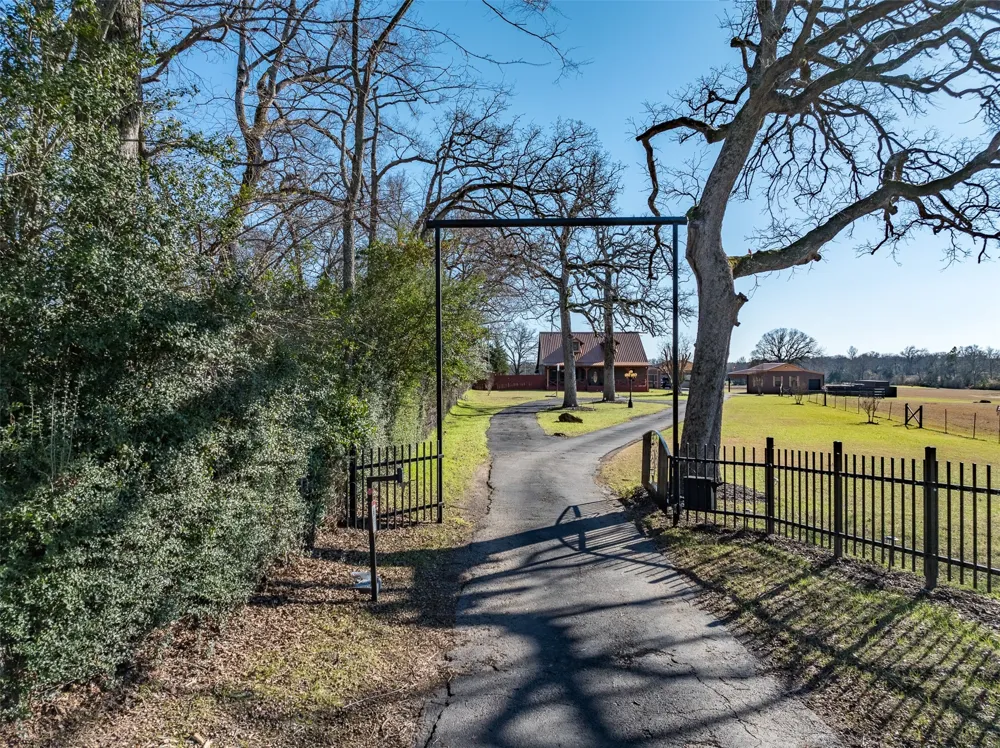 1460 N US HWY 287 Palestine, TX 75803