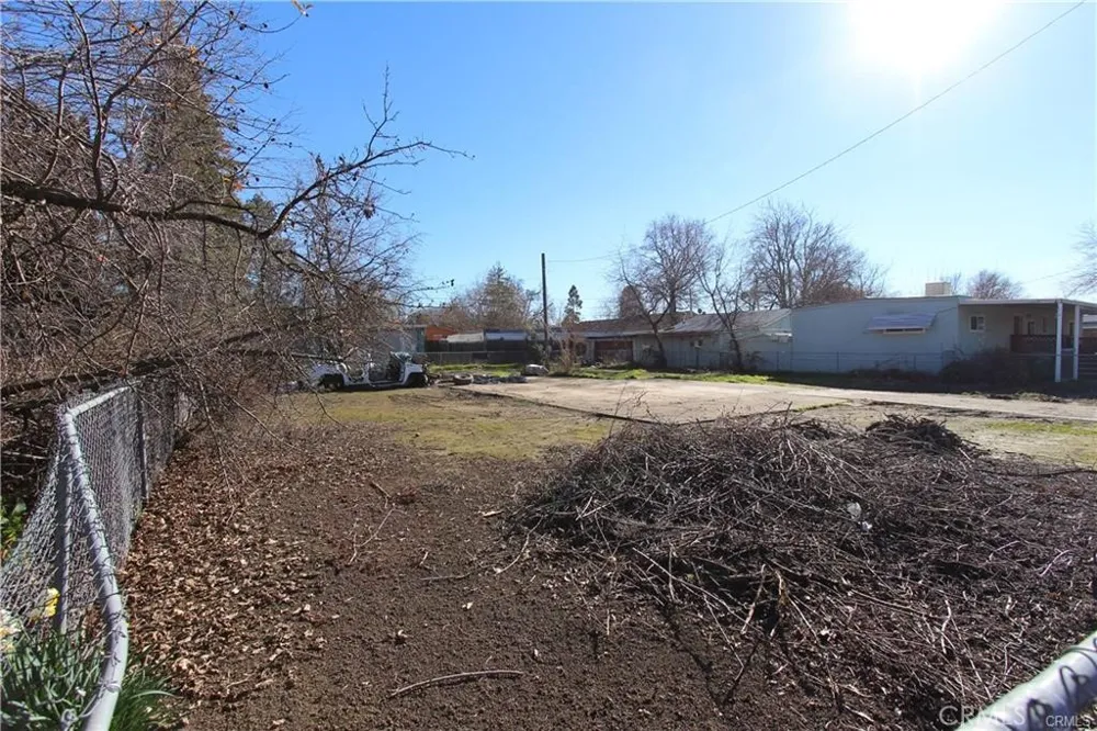 6325 Thirteenth Avenue Lucerne, CA 95458