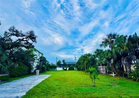 821 LAGUNA DRIVE