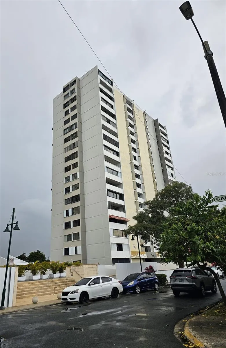 1261 LUIS VIGOREAUX AVENUE #18D Guaynabo, PR 00966