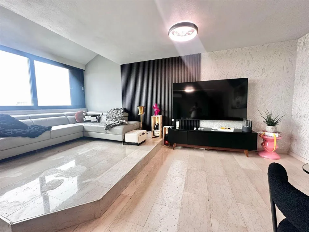 1261 LUIS VIGOREAUX AVENUE #18D Guaynabo, PR 00966
