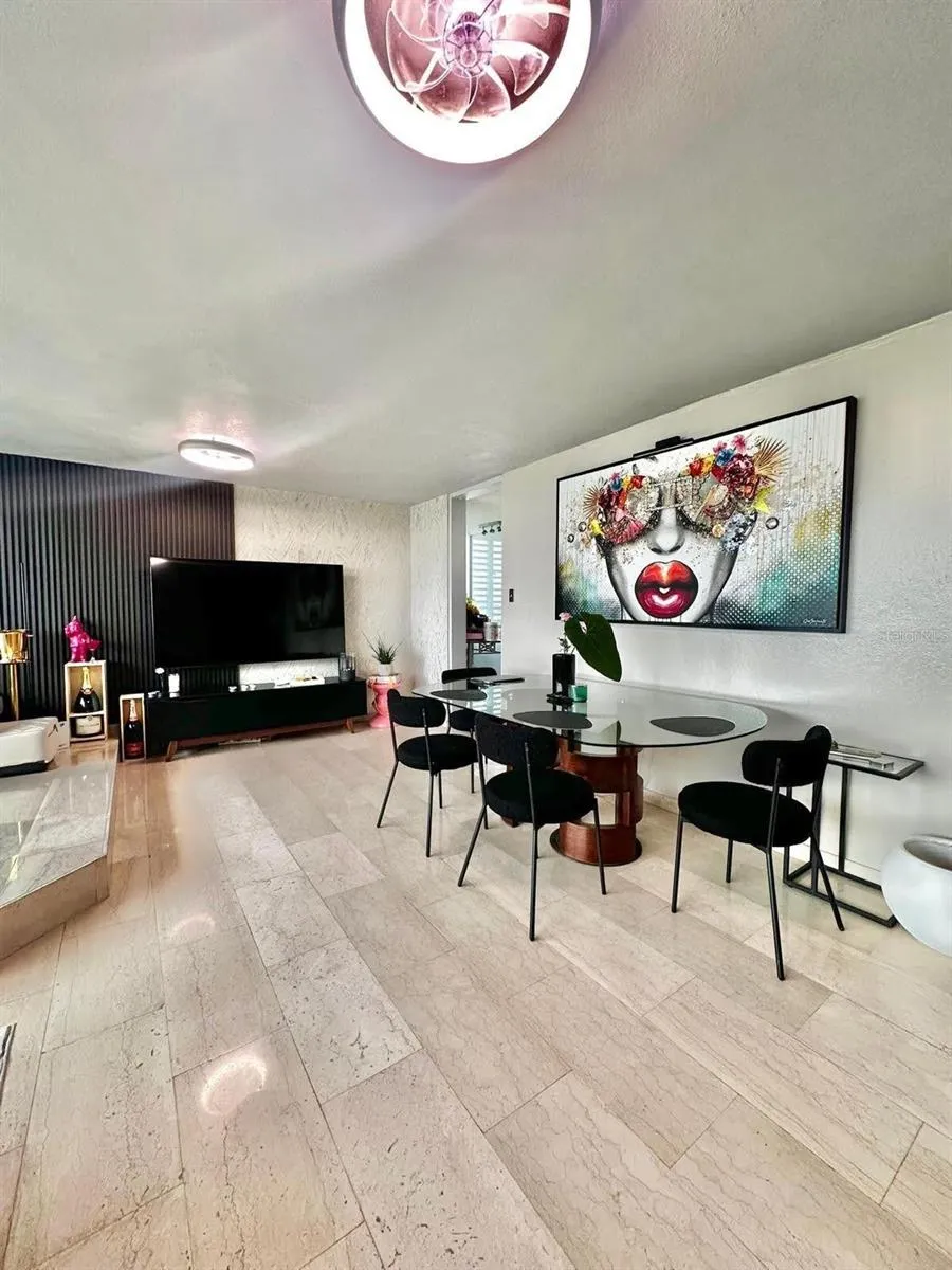 1261 LUIS VIGOREAUX AVENUE #18D Guaynabo, PR 00966