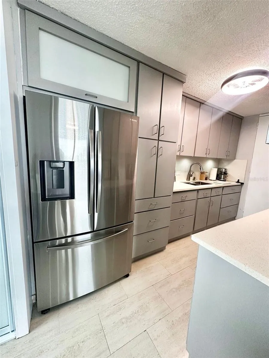 1261 LUIS VIGOREAUX AVENUE #18D Guaynabo, PR 00966