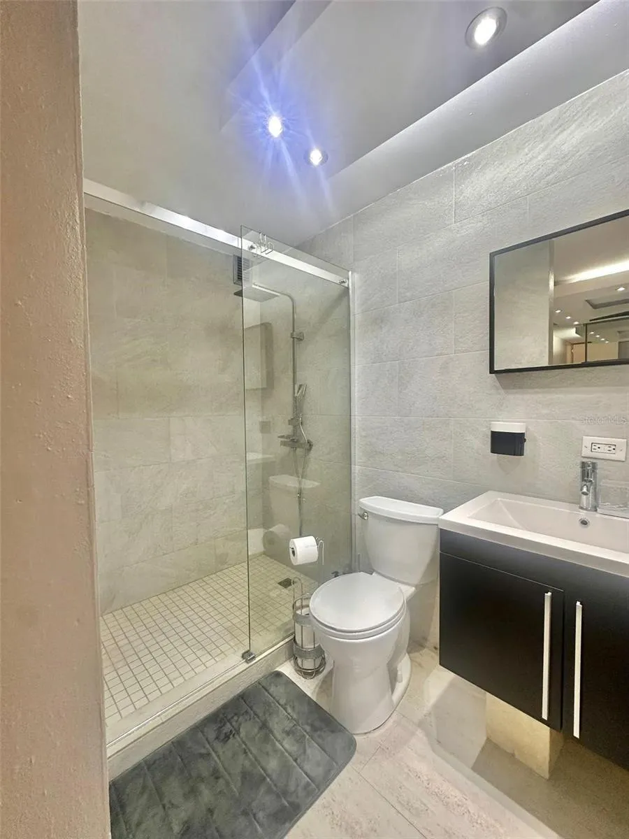 1261 LUIS VIGOREAUX AVENUE #18D Guaynabo, PR 00966