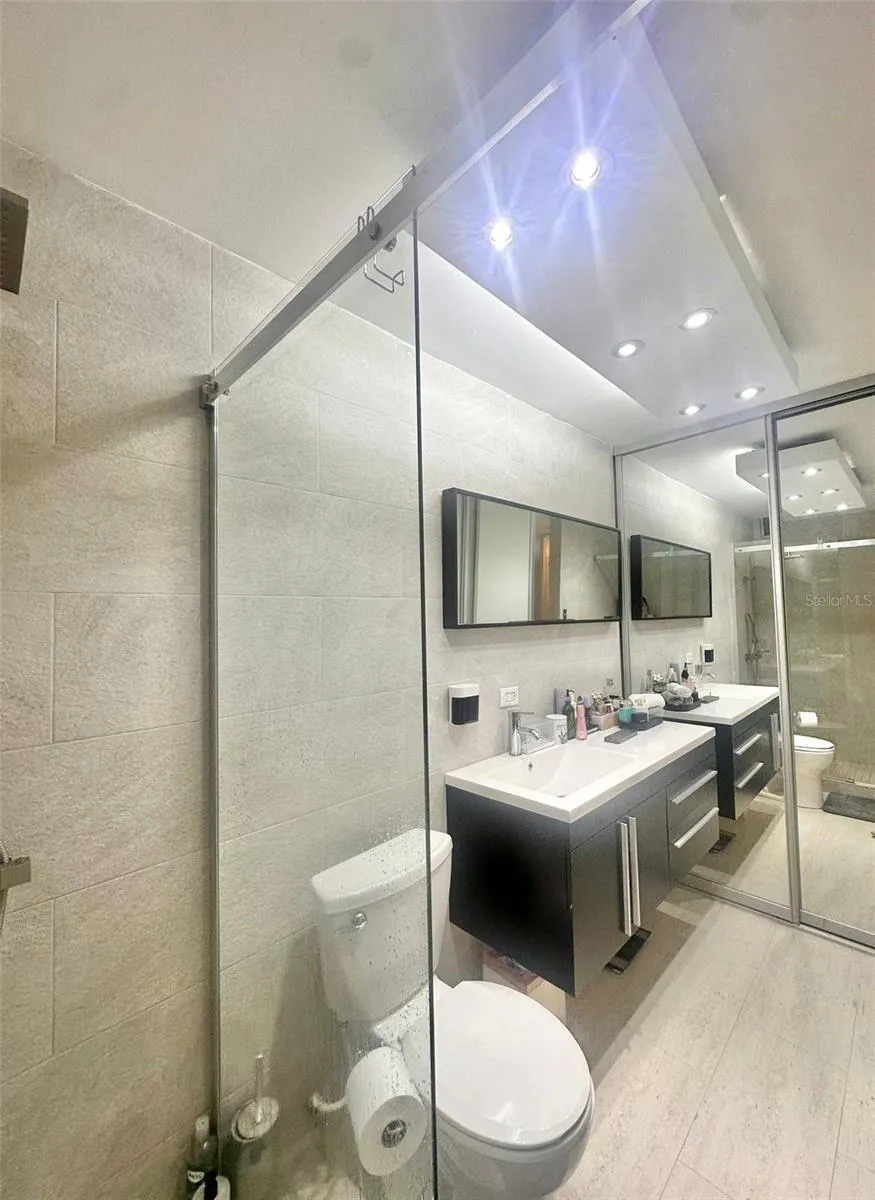 1261 LUIS VIGOREAUX AVENUE #18D Guaynabo, PR 00966