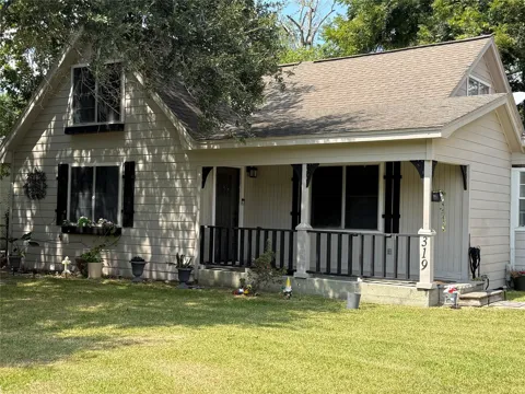 319 E Walnut