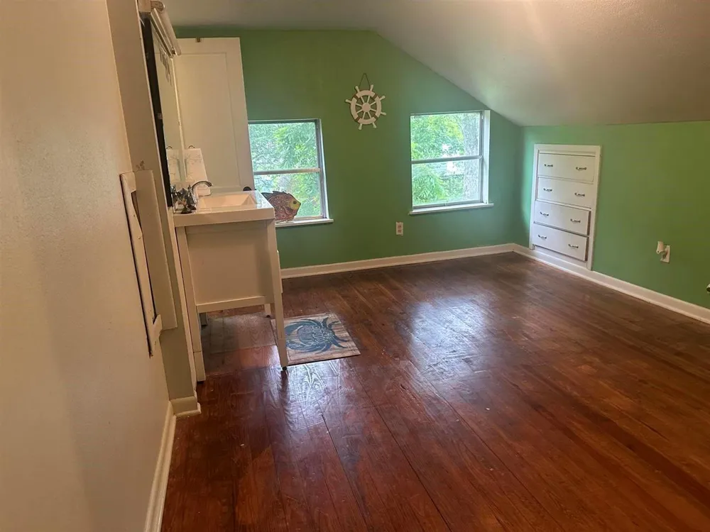 319 E Walnut Winnie, TX 77665