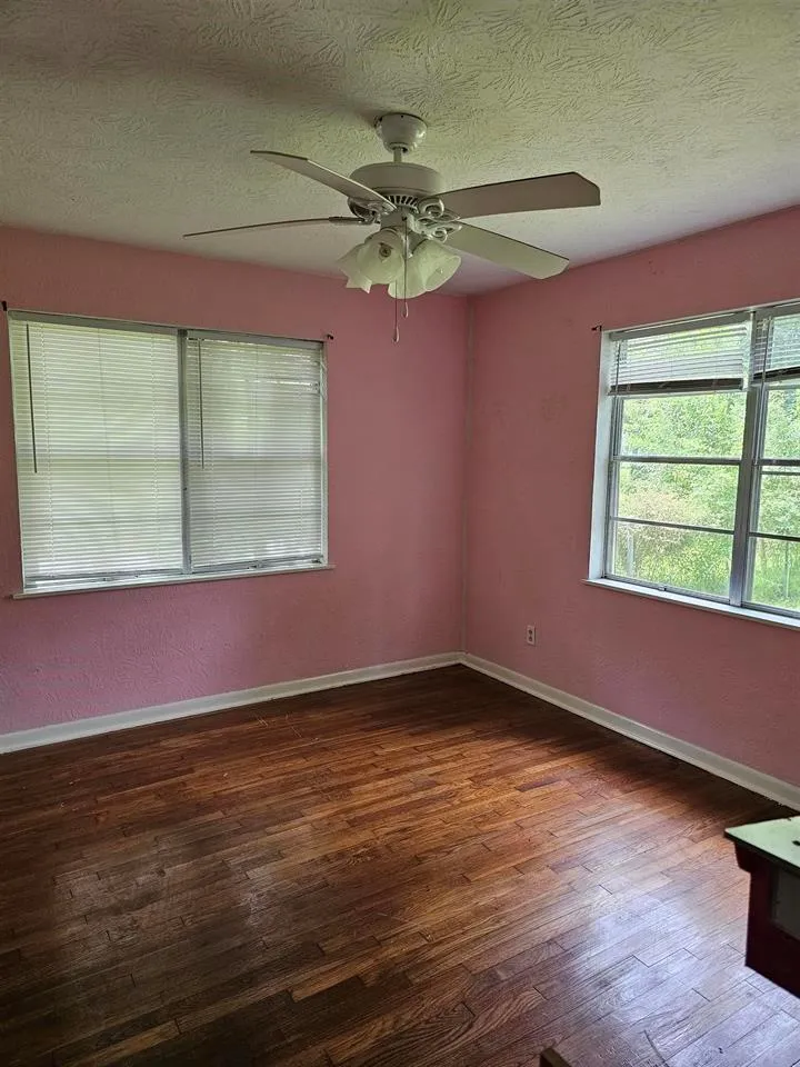 319 E Walnut Winnie, TX 77665