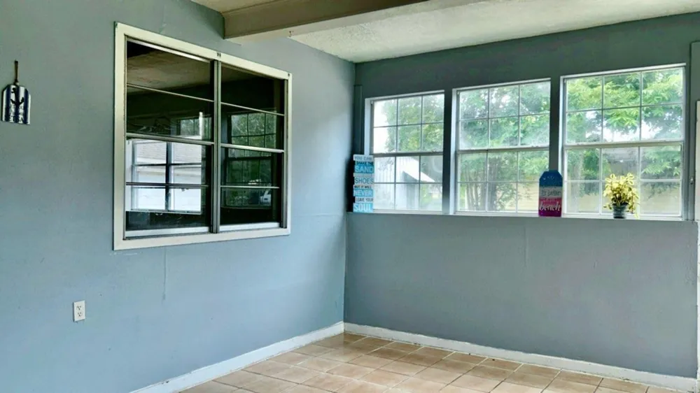 319 E Walnut Winnie, TX 77665