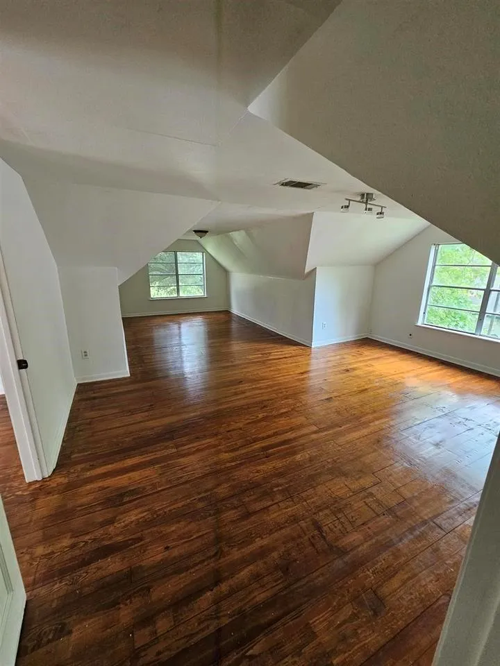 319 E Walnut Winnie, TX 77665