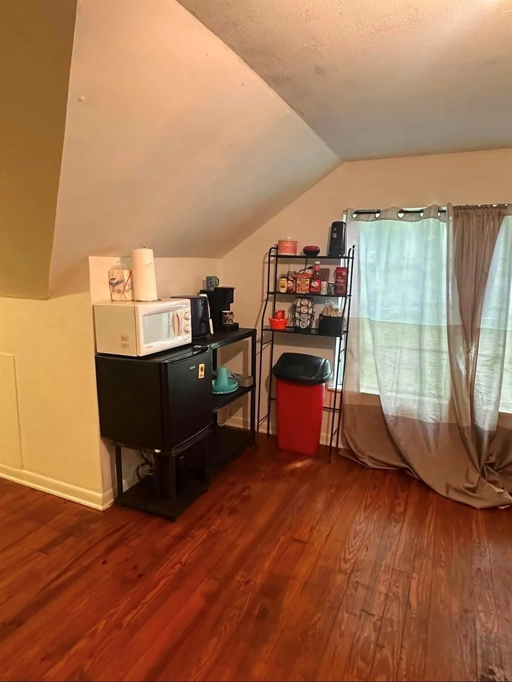 319 E Walnut Winnie, TX 77665