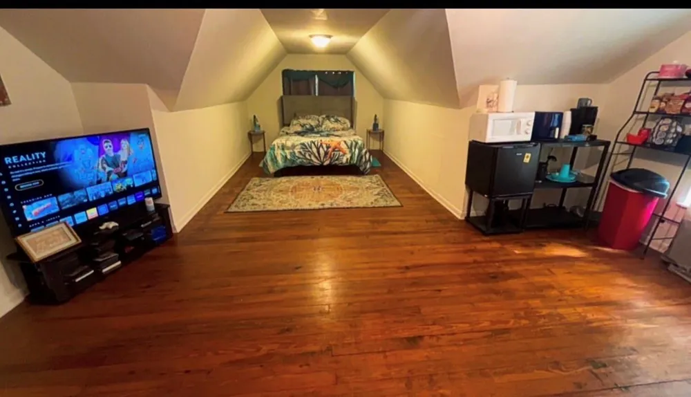 319 E Walnut Winnie, TX 77665