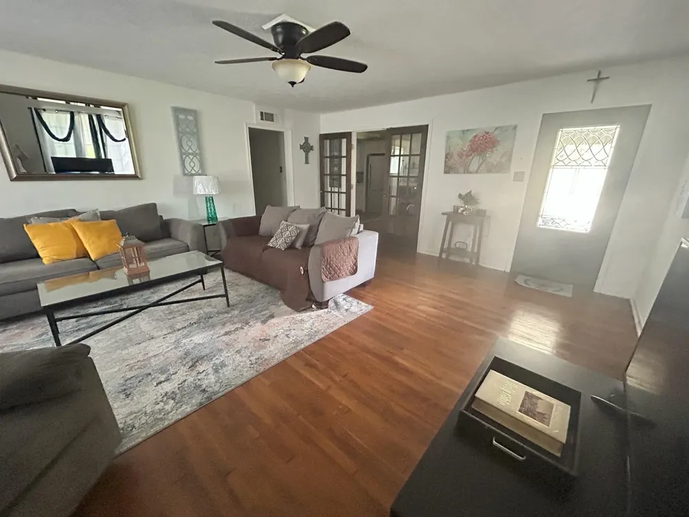 319 E Walnut Winnie, TX 77665