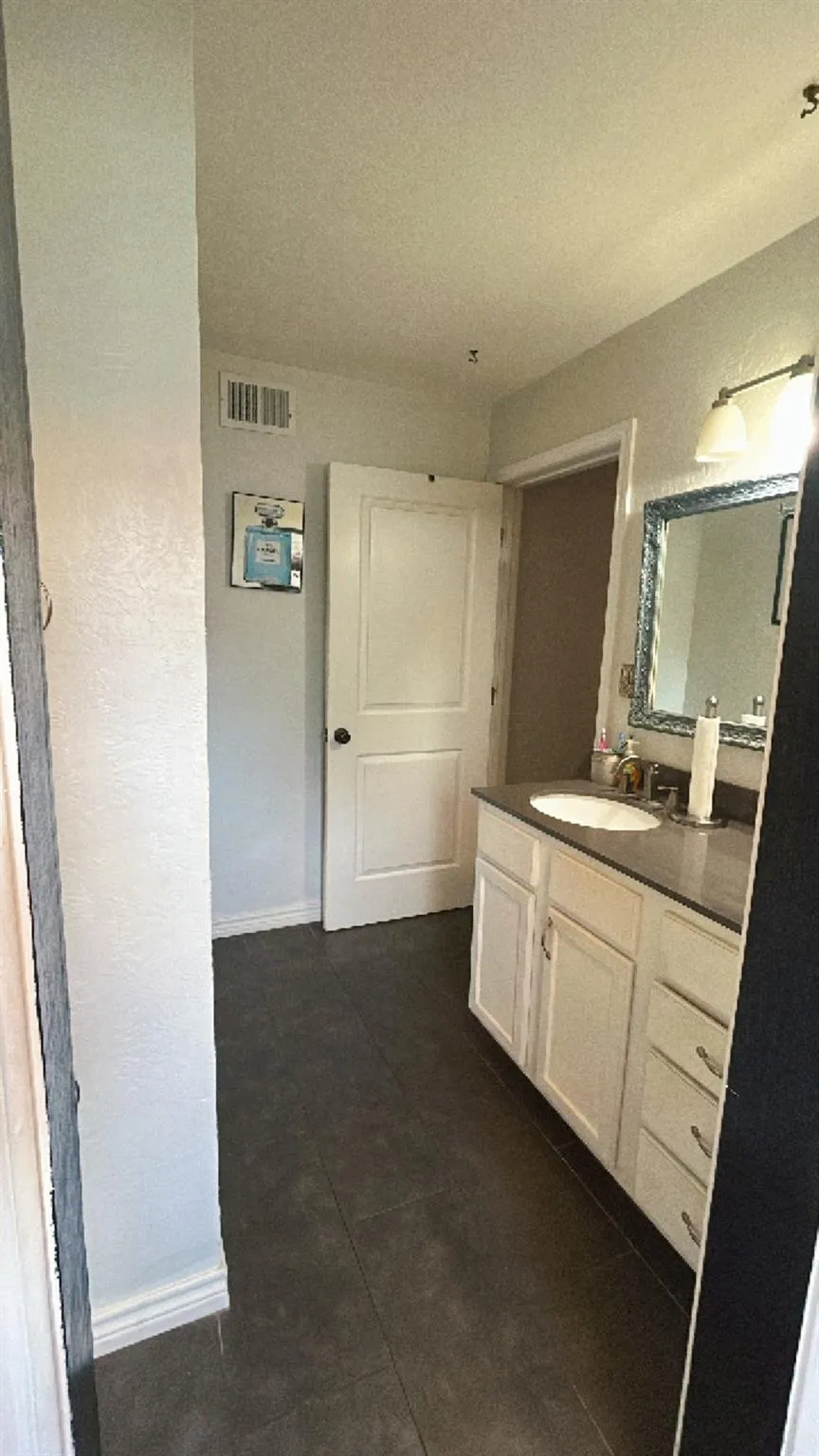 319 E Walnut Winnie, TX 77665