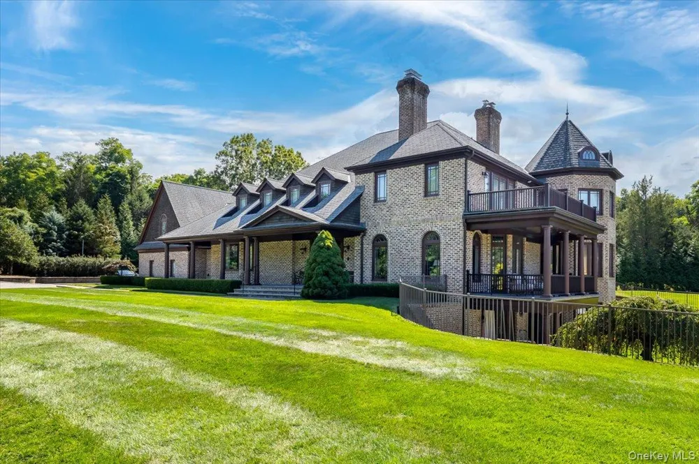 2 Sunset Drive Head Of The Harbor, NY 11780