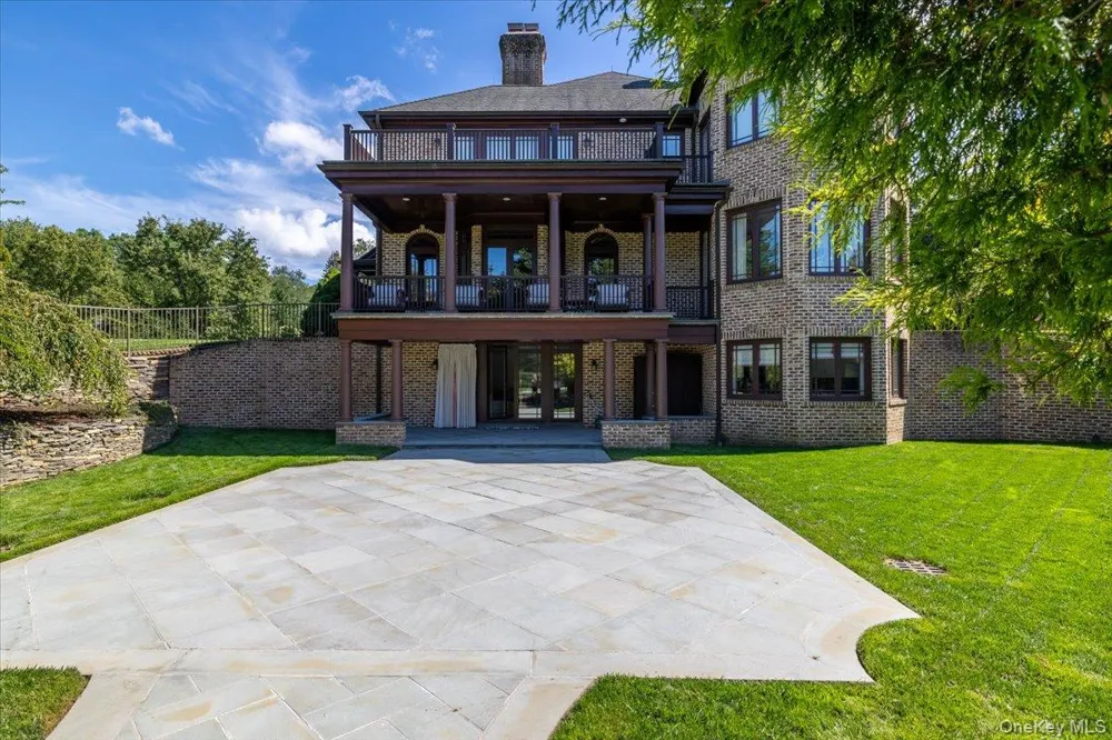2 Sunset Drive Head Of The Harbor, NY 11780