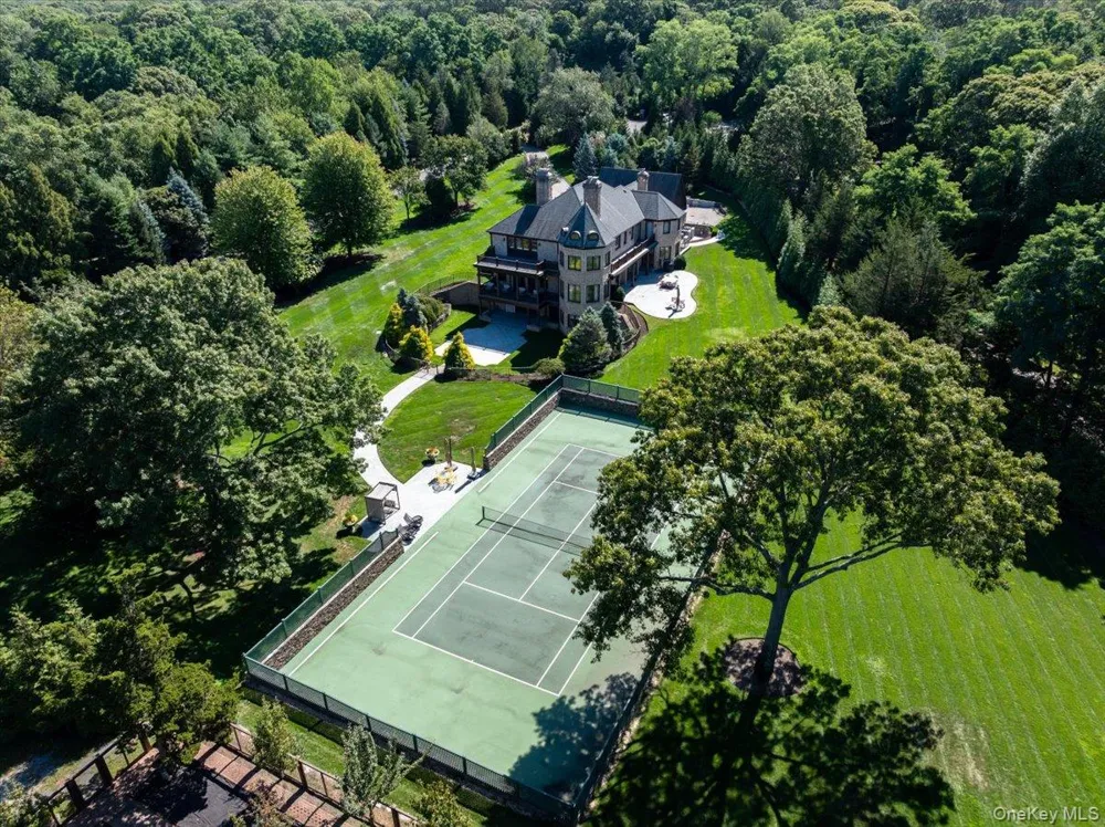 2 Sunset Drive Head Of The Harbor, NY 11780