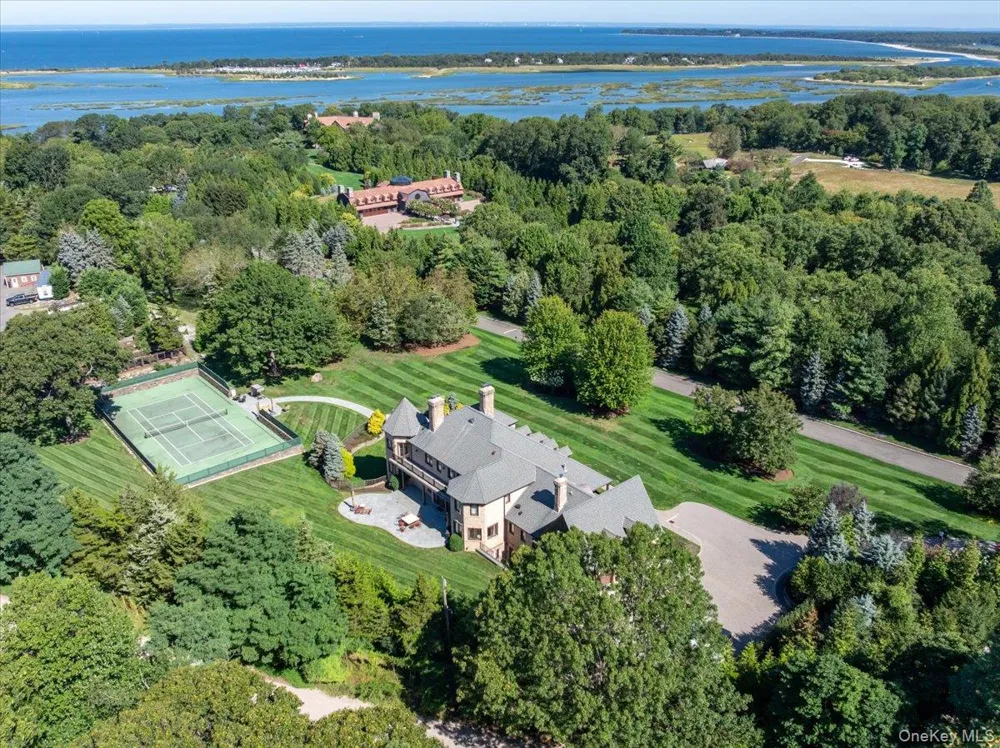 2 Sunset Drive Head Of The Harbor, NY 11780