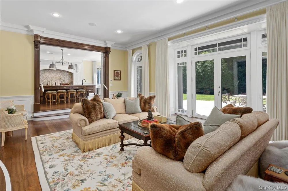 2 Sunset Drive Head Of The Harbor, NY 11780