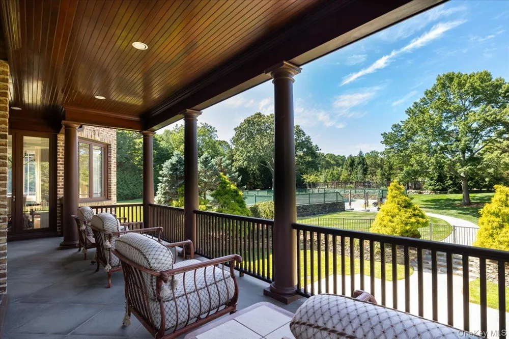 2 Sunset Drive Head Of The Harbor, NY 11780
