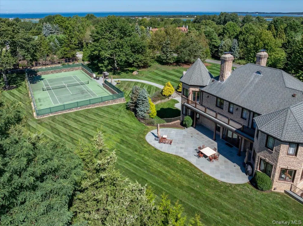 2 Sunset Drive Head Of The Harbor, NY 11780