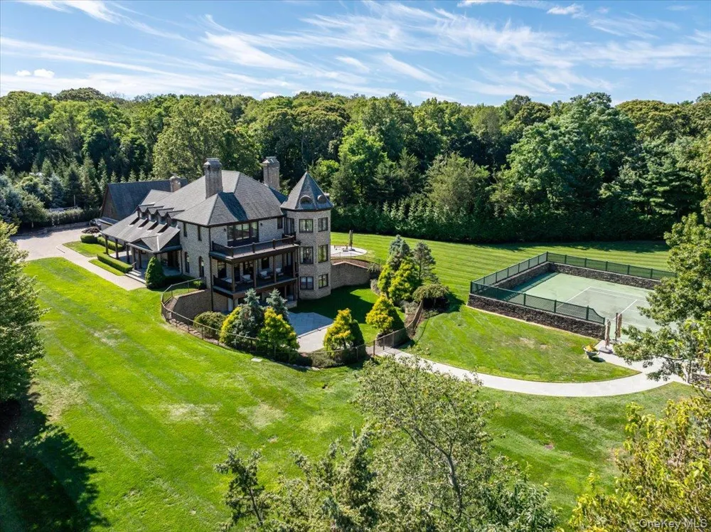 2 Sunset Drive Head Of The Harbor, NY 11780
