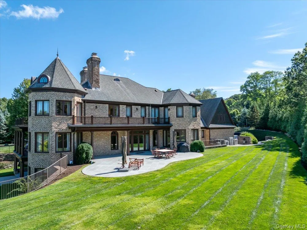 2 Sunset Drive Head Of The Harbor, NY 11780