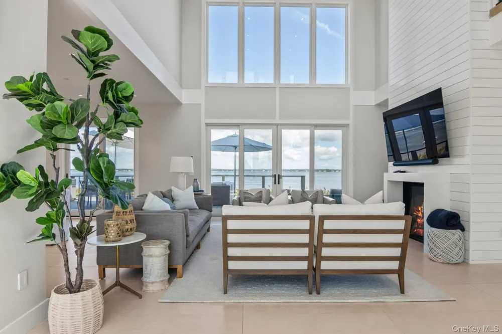 20 Cove Lane Westhampton Dunes, NY 11978