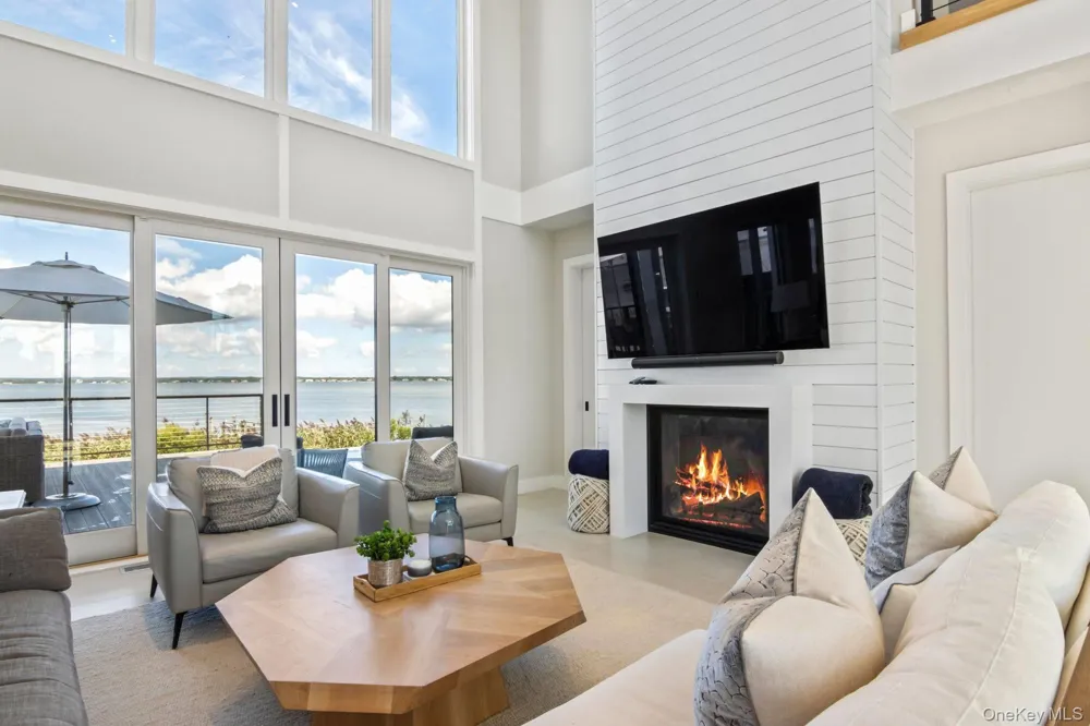 20 Cove Lane Westhampton Dunes, NY 11978