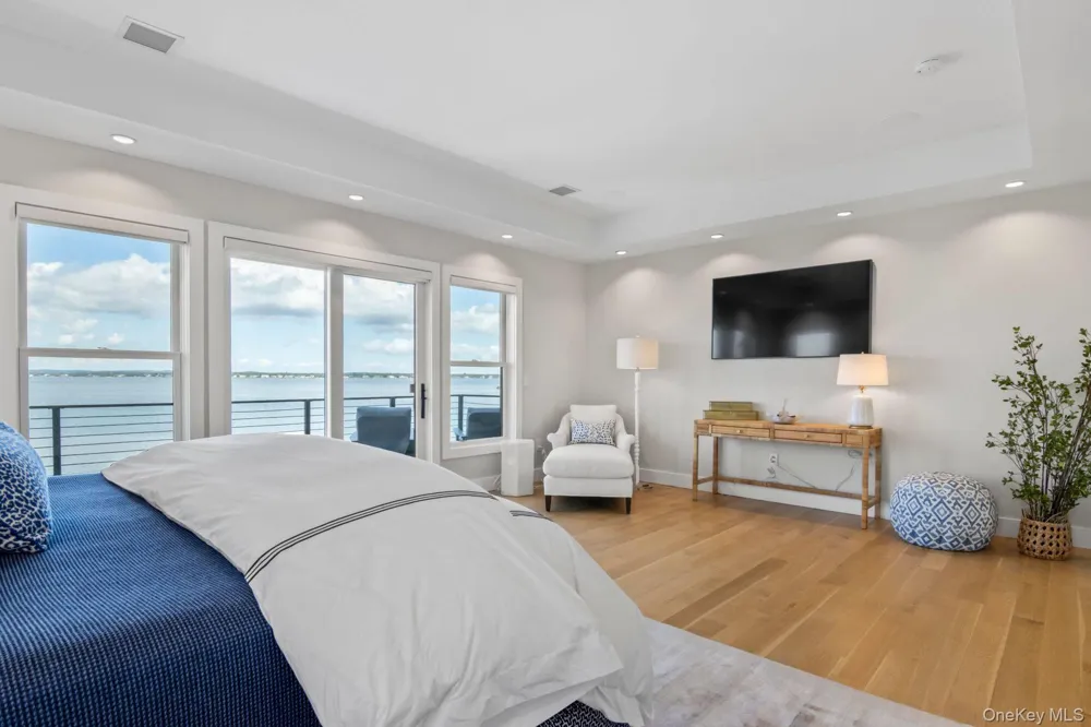 20 Cove Lane Westhampton Dunes, NY 11978