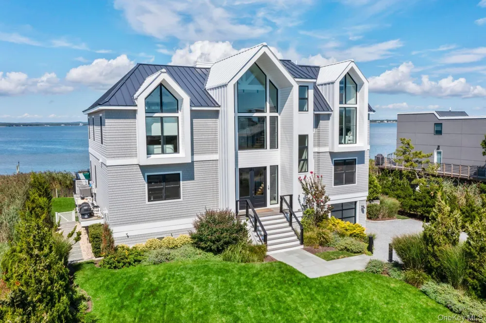 20 Cove Lane Westhampton Dunes, NY 11978
