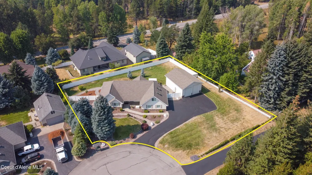 11907 BLUE JAY COURT Hayden, ID 83835