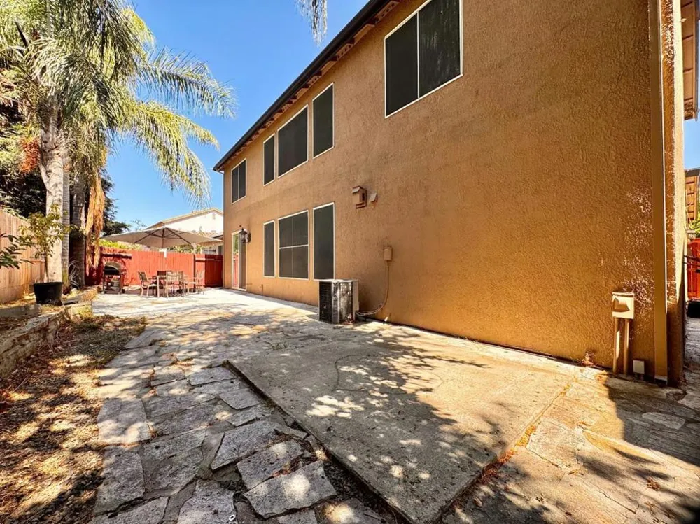 9562 E Park Drive Elk Grove, CA 95624