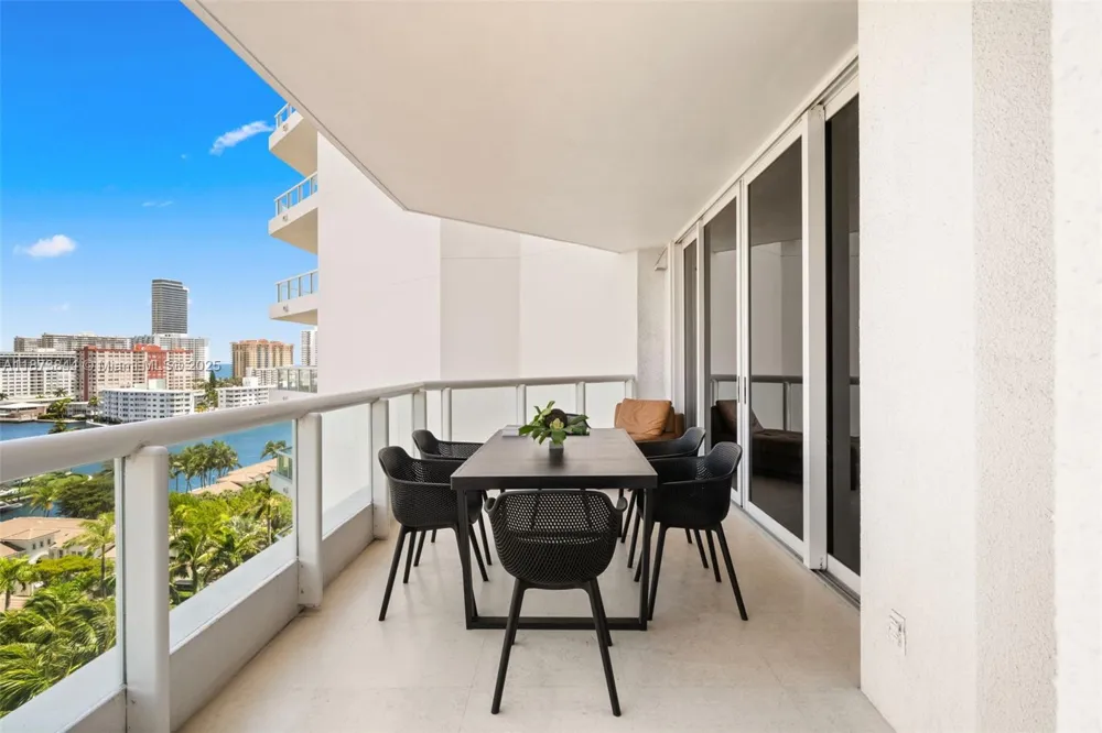 21200 Point Pl #1102 Aventura, FL 33180