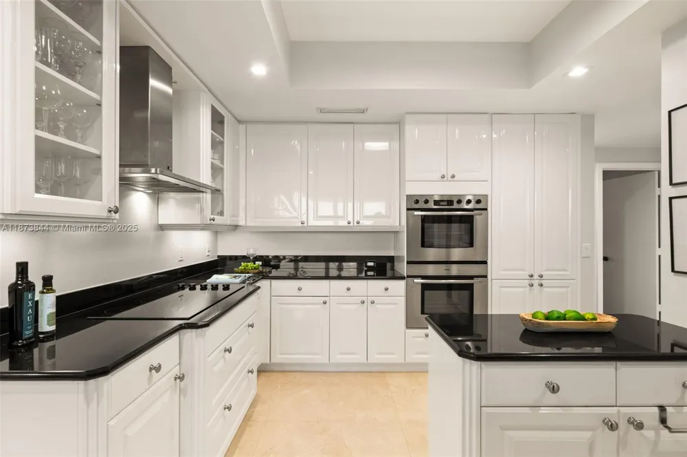 21200 Point Pl #1102 Aventura, FL 33180
