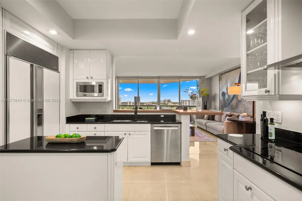 21200 Point Pl #1102 Aventura, FL 33180